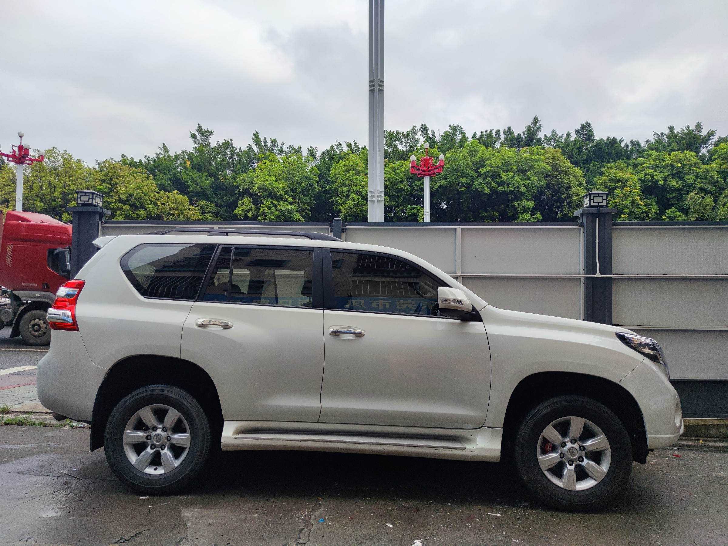 改裝日記丨一車(chē)傳三代！豐田普拉多 剎車(chē)改裝升級(jí)VINIC RT6 大六活塞套裝
